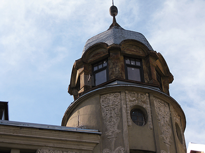 Pārdaugava, Nometņu ielas nams ar romantisku stūra torni