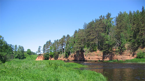 Pietraga (Mačperu) sarkanās klintis. Latvijas upes
